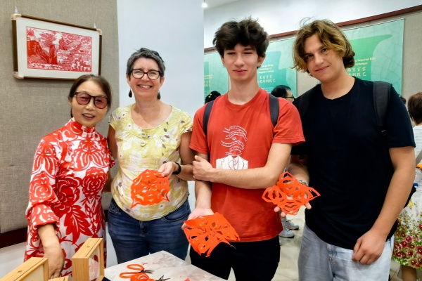 Jinyun paper-cutting shines in Malta