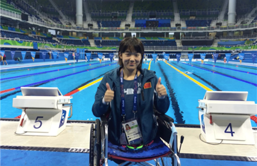 'Basketball girl' proves herself in swimming pool