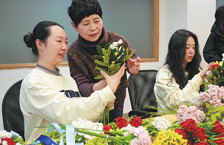 Volunteers crochet woolen bouquets for Games medalists