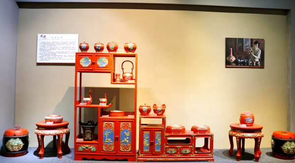 The artifacts of Huang Cailiang named “Ningbo illuminated color paint”won the highest award in Chinese folk art - Shanhua Award_副本.jpg