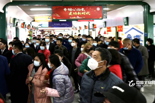 merchants in Yiwu market.jpg