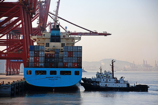container ship in Zhejiang.jpg