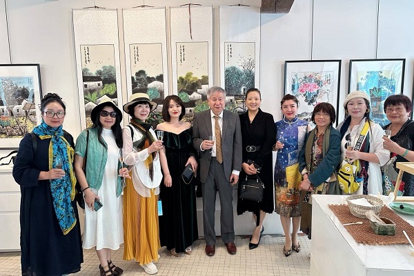 Quzhou painter holds art exhibitions in Europe
