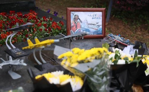 Zhejiang mourns hero pilot on 20th anniversary of fatal midair collision