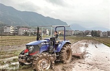 Jiangshan girl seeks fortune from agricultural machinery service industry