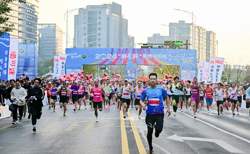 20,000 runners compete in Quzhou Marathon