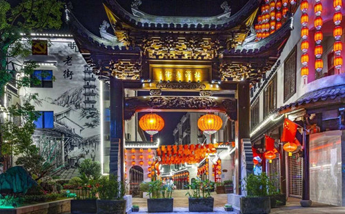 Quzhou's Duze ancient street shines with intangible cultural heritage