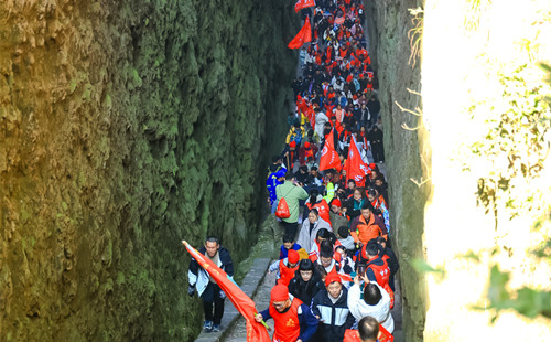 New year mountain climbing event kicks off in Jiangshan