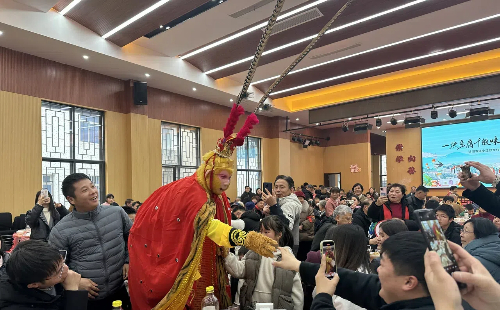 Spring Festival feast held in Quzhou