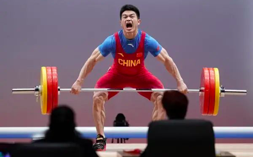 Zhejiang weightlifter breaks world record