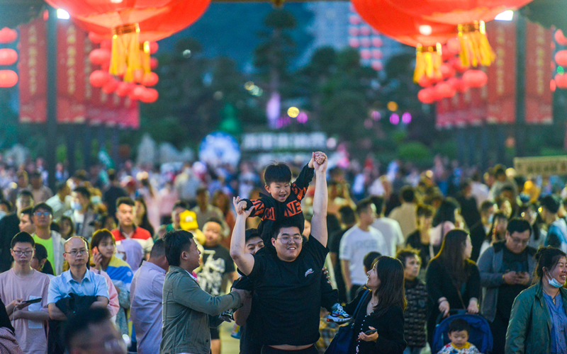 visitors in Huzhou .jpg