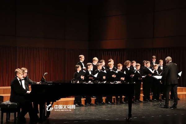Russian choir debuts in Yiwu