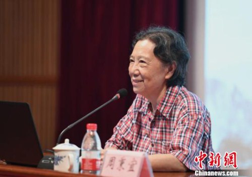 Zhou Bingyi, niece of the Zhou, shares her stories about her uncle at an exhibition.jpg