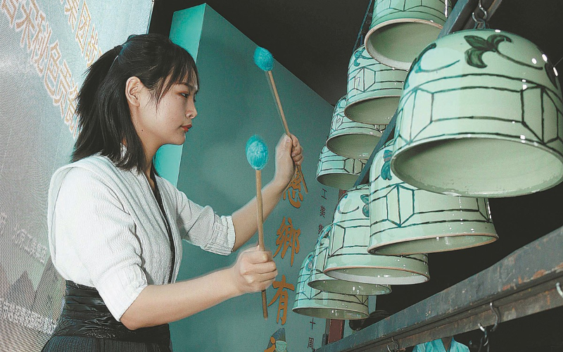 Porcelain sheds light on nation's history and culture