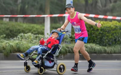 Father pushes ill son through marathons