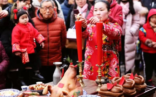 Ancient town holds special Spring Festival on water