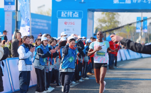 Talent-themed half marathon held in Shaoxing