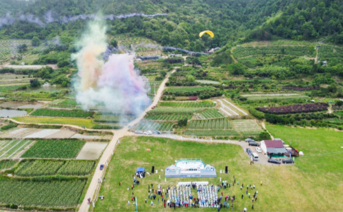 Glide paragliding training base opens in Shengzhou