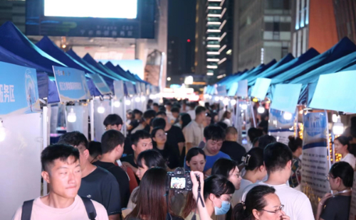 Ningbo launches night market for young job hunters