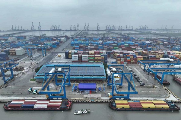 Jiaxing Port opens 2 container shipping lines for river-sea intermodal transportation