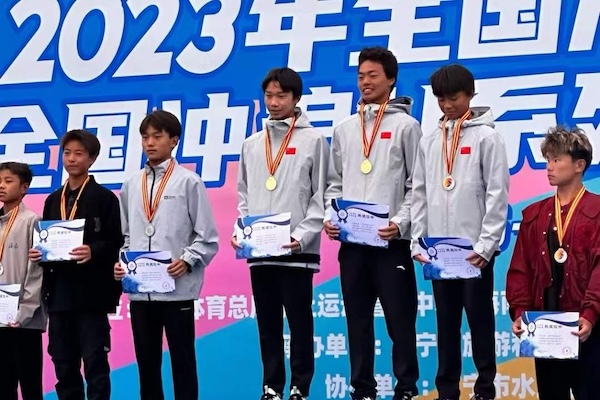 Jiaxing youngster becomes national surfing champion