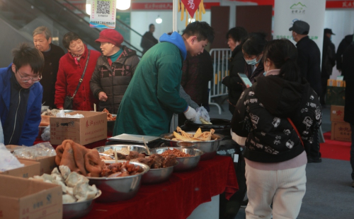 Shaoxing's CNY goods festival draws crowds