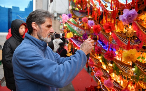 Intl visitors experience Chinese New Year traditions in Wenzhou