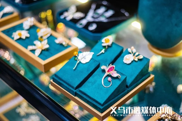 Yiwu's jewelry industry shines in Douyin's 2023 e-commerce report