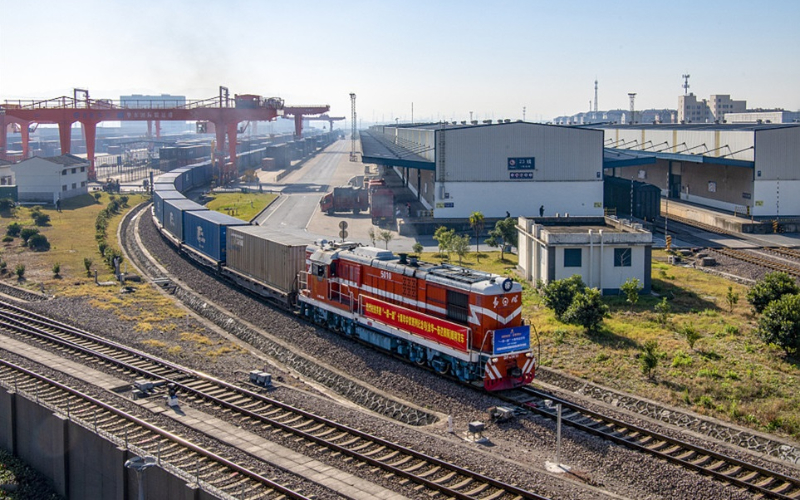 Freight train service between China and Europe keeps double digit growth