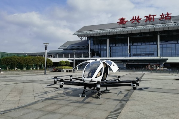 Flying car debuts at Jiaxing South Station