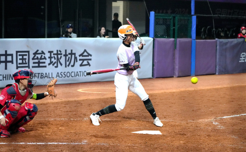 Women's softball championship swings into action in Shaoxing