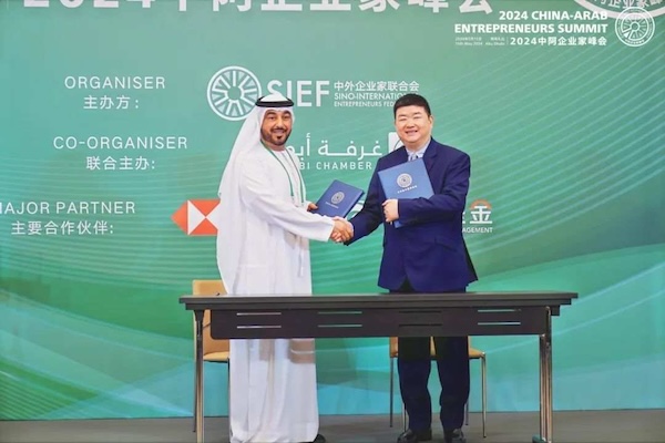 Pinghu luggage company joins China-Arab trade platform in Dubai