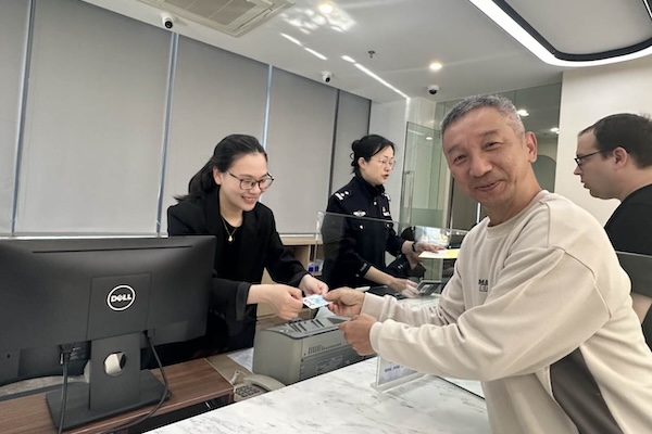 Jiaxing introduces streamlined permit services for foreign professionals