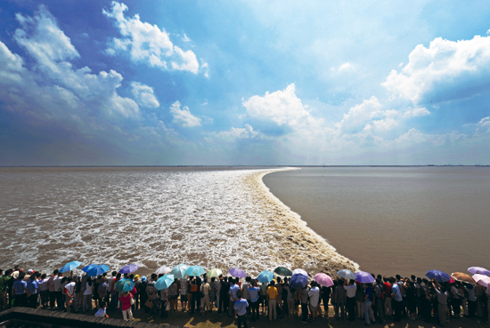 Qiantang River tide: When the waters engulf the sun and sky