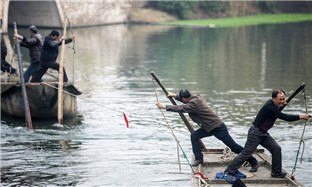 Water-based tug-of-war breaks out in Anchang, Shaoxing