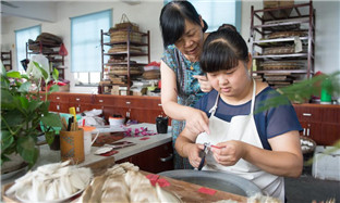 Huzhou factory produces prestigious writing brushes