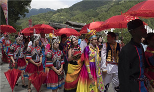 International couples take part in traditional She wedding ceremony