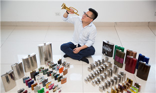 Young man in Jinhua making small flasks a big business