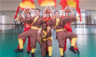International students obsessed with Zhoushan folk dance