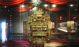 Luxurious dowry items showcased in Zhejiang museum