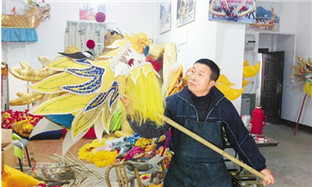 Fenghua cloth dragons spread New Year blessings abroad