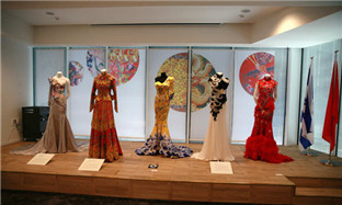 Chinese silk on show in Tel Aviv