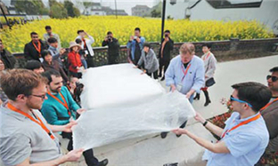 Tongxiang's humble silkworm a symbol of China's culture, trade