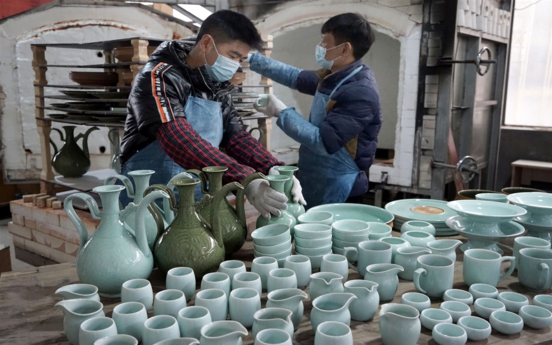 Traditional ceramics see strong market demand