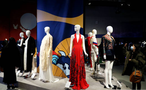 Exhibition reflects on China's fashion industry