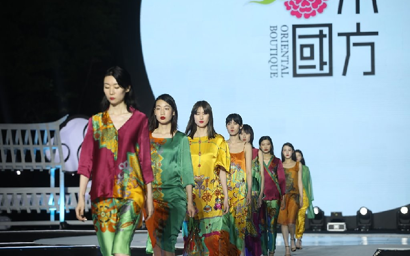 Clothing design exhibition highlights ethnic culture