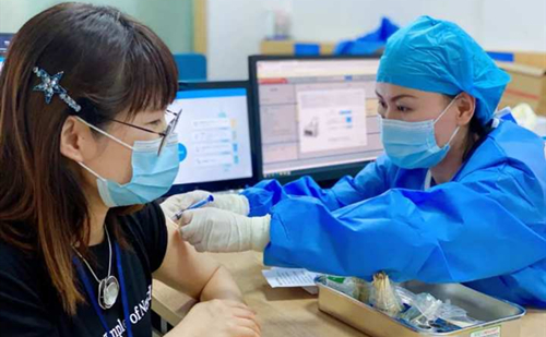 15.37m Zhejiang residents receive first shot of coronavirus vaccine