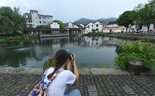 Young people from across the Straits build photographic ties in Hangzhou