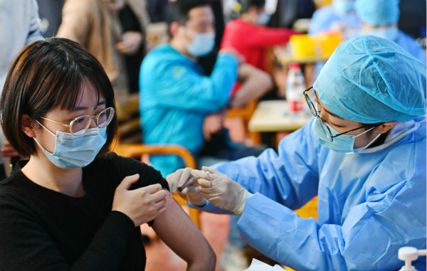 Expats receive COVID-19 vaccinations in Shaoxing