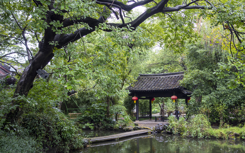 Timeless love tale in Shen's Garden